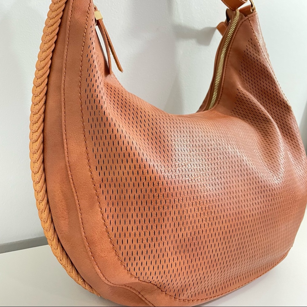Faux leather camel color shoulder bag - Picture 2 of 14